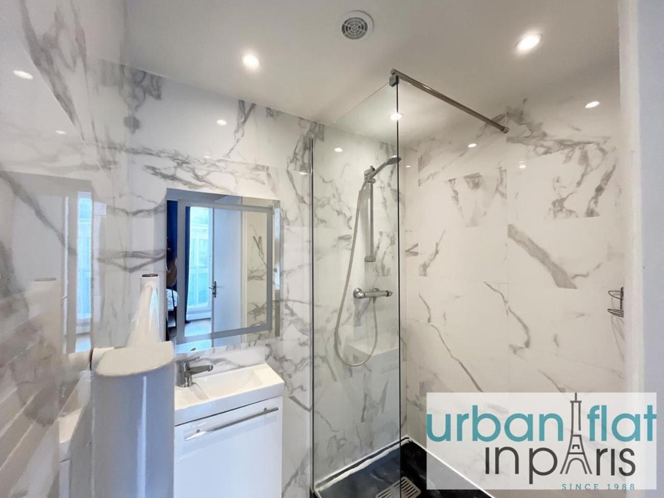 Apartment Urban Flat 128 - Beautiful 4 Bdr Flat Champs-elysees Paris